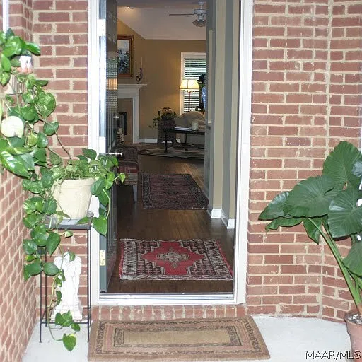 3 bed, 2.0 bath, 2068 sqft, $2,050 — Photo 3