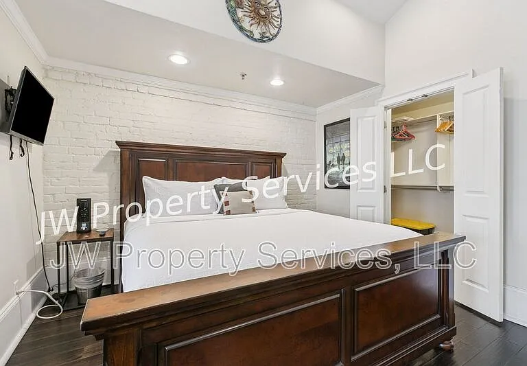 339 Carondelet St #4F — Photo 9