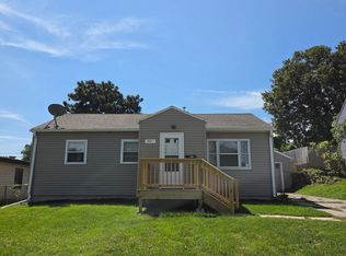 7057 Binney St, Omaha, NE 68104