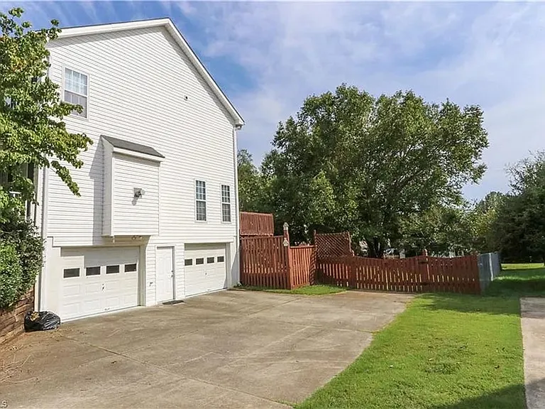 4820 Manteo Ln — Photo 3