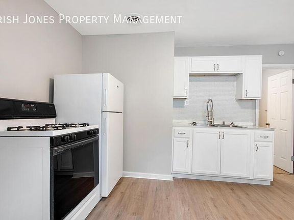 3rd image of 98 Edson St Rear 3
