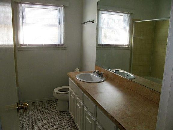 3rd image of 417 Kimbrough St