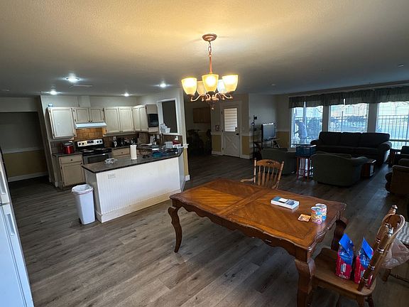 5th image of 1745 E Oakcrest Dr