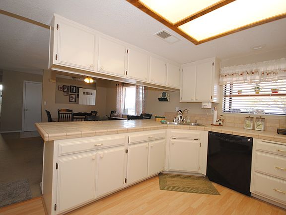 5th image of 13379 Fir St