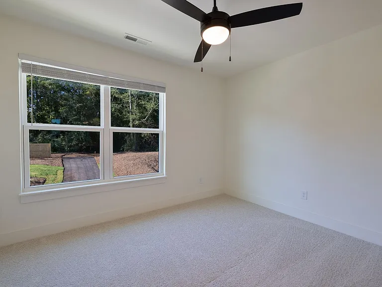 101 Spencer St — Photo 15