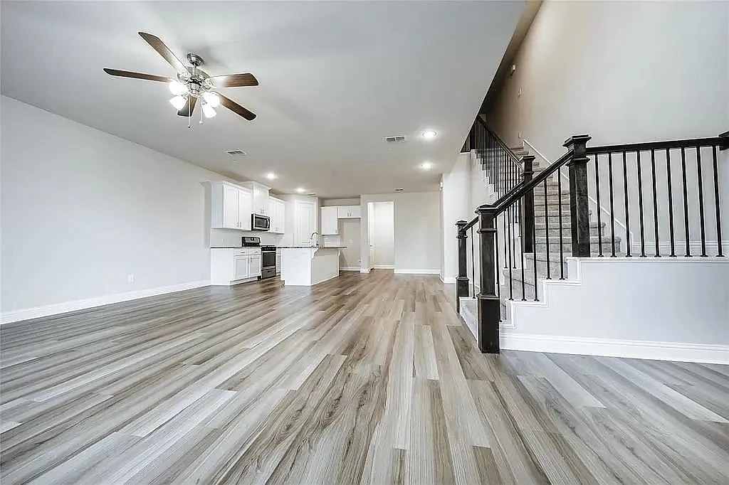 3 bed, 1996 sqft, $2,649 — Photo 2