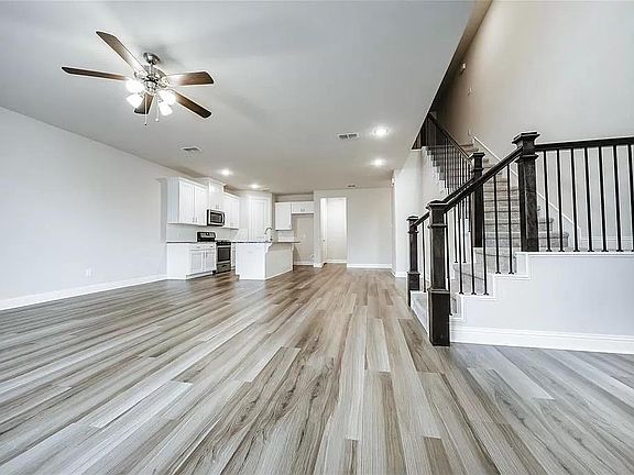 5th image of 1020 Foxglove Dr