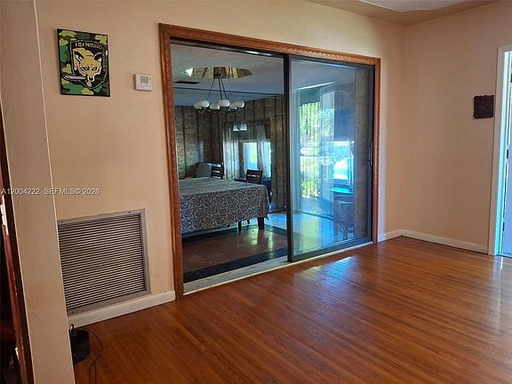 5th image of 540 SW 39th Ave