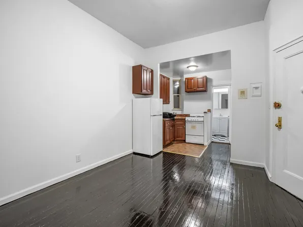 521 East 81st Street image 1 of 3