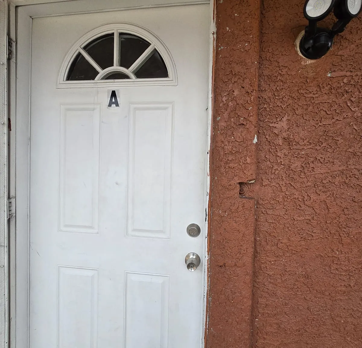 2 bed, 850 sqft, $1,300 — Photo 1