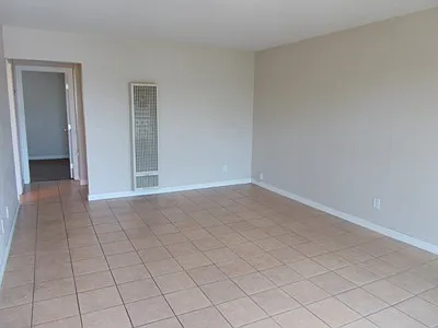 132 E Bay St #C — Photo 3