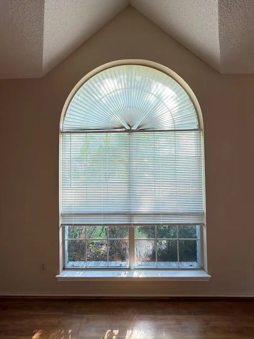 Beautifully Maintained 4-Bedroom Home in Garland — Photo 4