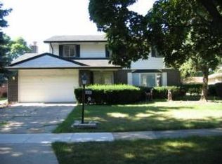1610 N Rosetree Ln, Mount Prospect, IL 60056