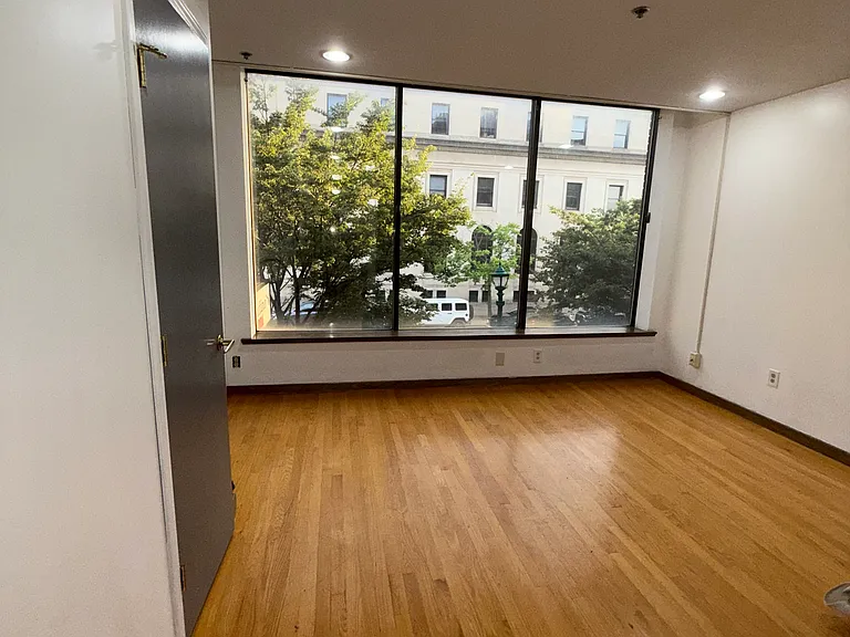 208 W Genesee St — Photo 4