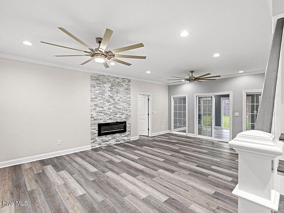 3rd image of 407 King Richard Court