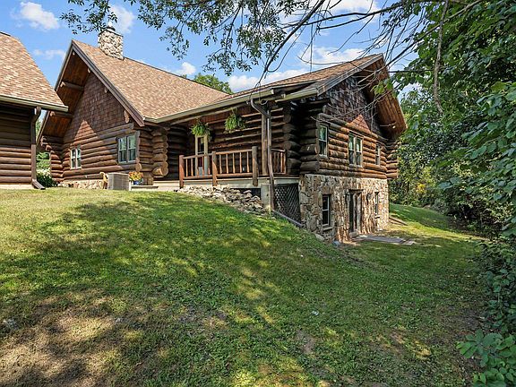3rd image of 5005 Breezewood Ln