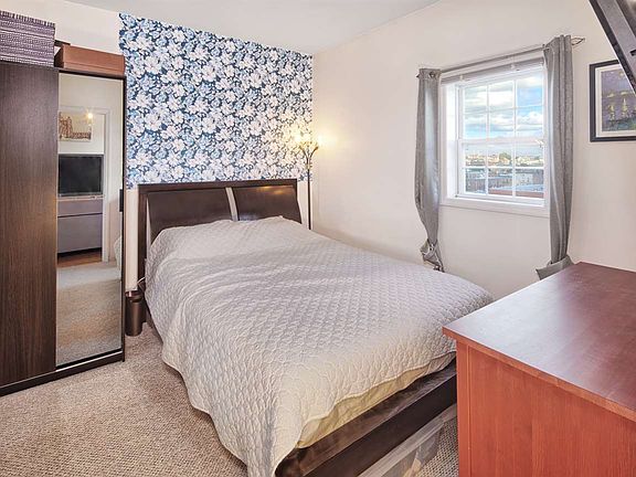 5th image of 318 54th St APT 5E