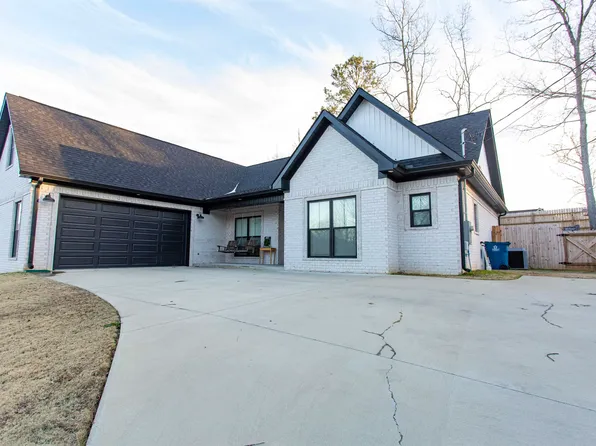 605 Remington Ct SE, Jacksonville, AL 36265