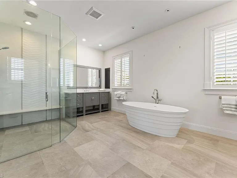 2325 Lantern Ln — Photo 34