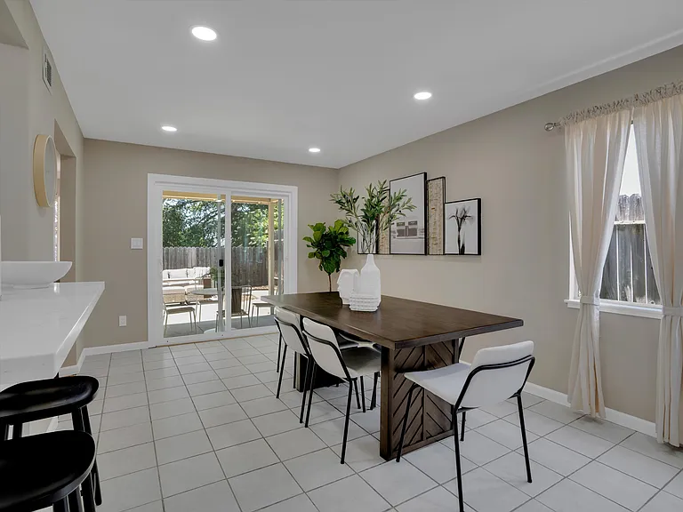 Meadowbrook Dr — Photo 13