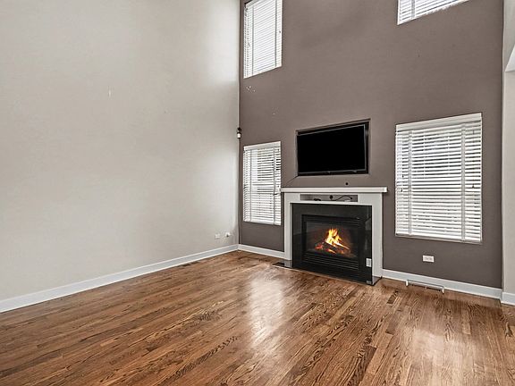 4th image of 11044 W 72nd St