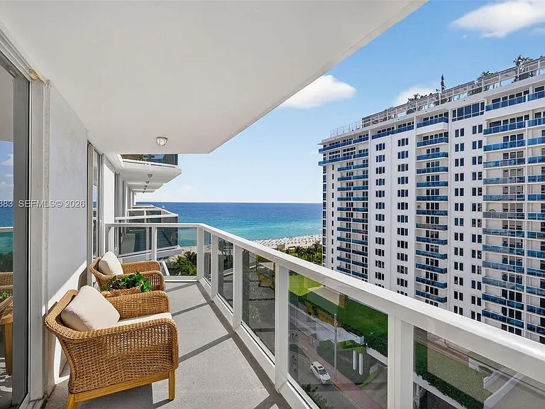 2401 Collins Ave #1406 — Photo 1