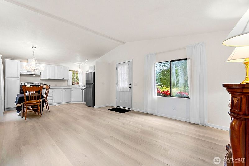 5th image of 14512 246th Street E
