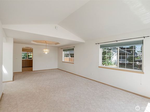 5th image of 15629 92nd Way SE