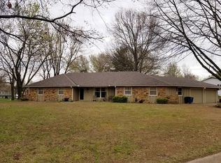 802 Village Dr, Pittsburg, KS 66762