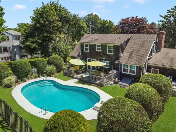 569 Turner Rd, Middletown, RI 02842