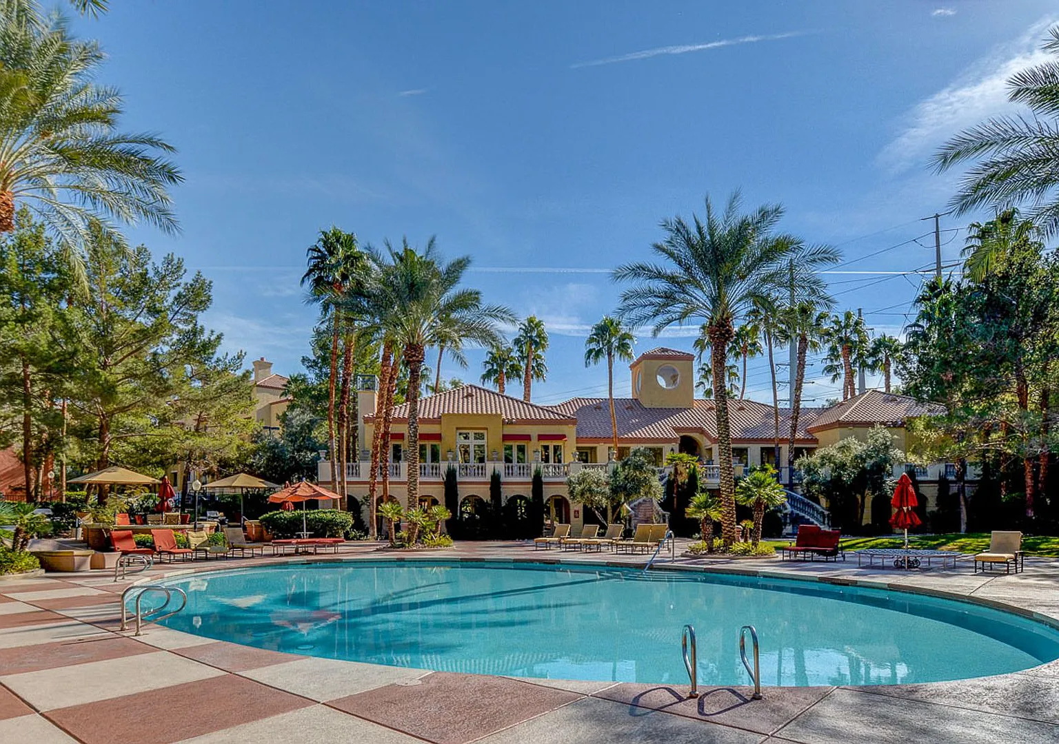 Long or short term available! Live in luxury in this fully furnished 2 bedroom condo. — Photo 1