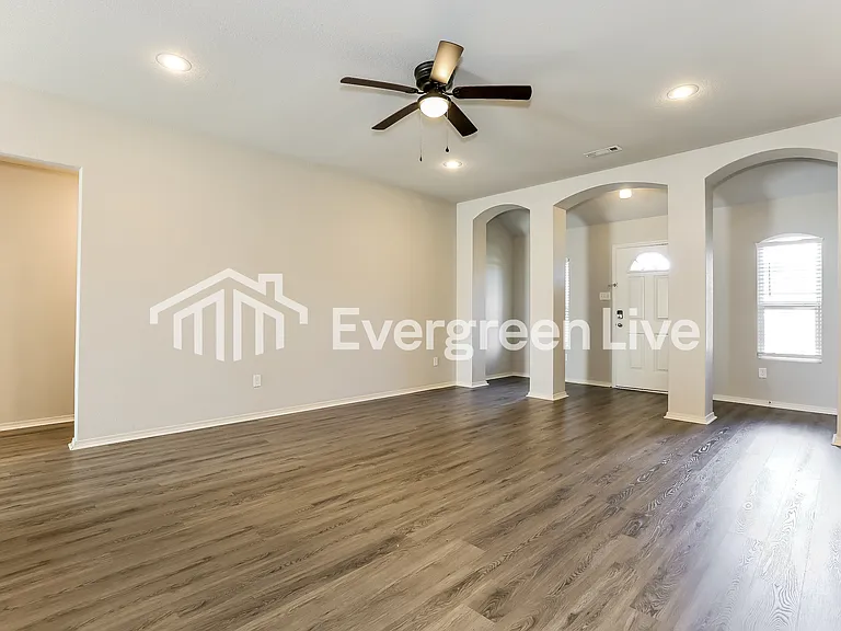 5504 Bundy Dr — Photo 3