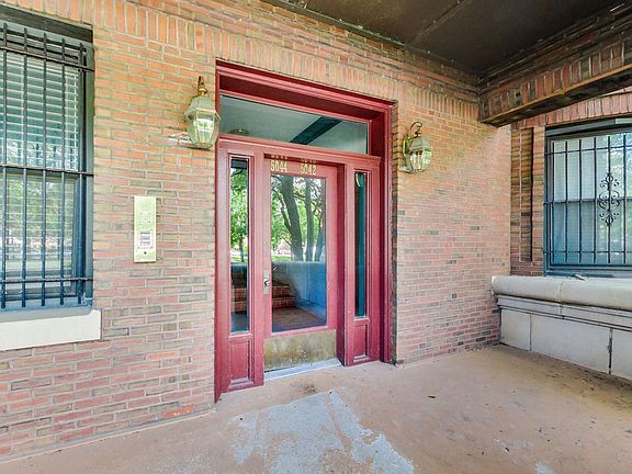 3rd image of 5044 S Drexel Blvd Unit 2B