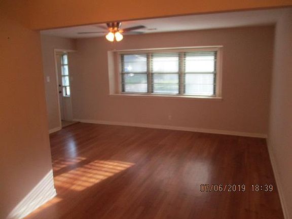 3rd image of 813 Alyse St