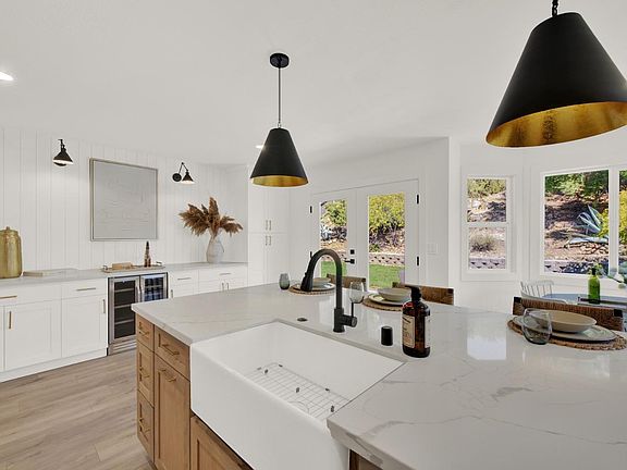 5th image of 3235 Twin Oaks Drive