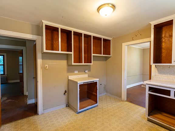 3rd image of 3743 S Highland Ave