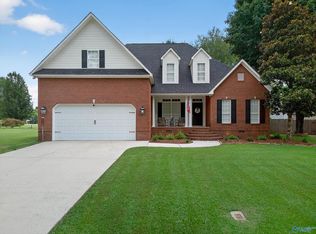 1202 Crestbrook Dr, Albertville, AL 35950