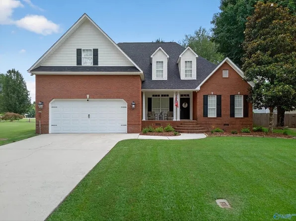 1202 Crestbrook Dr, Albertville, AL 35950
