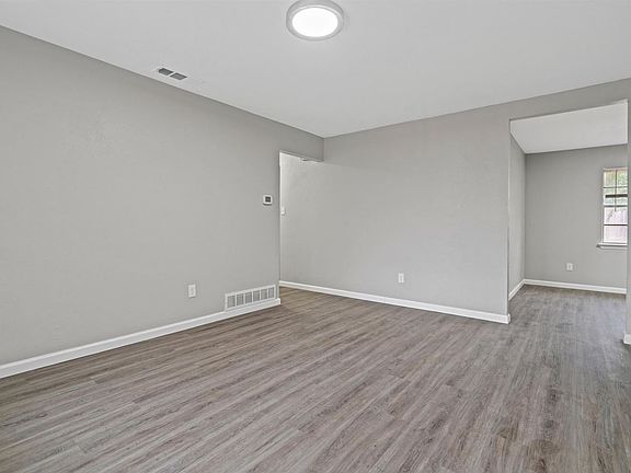 3rd image of 614 Cleardale Dr