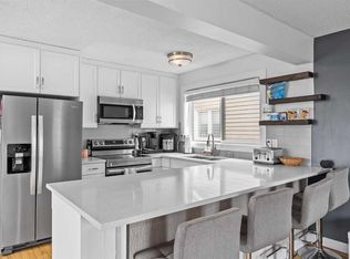 2320 S Woodview Dr SW, Calgary, AB T2W4X6