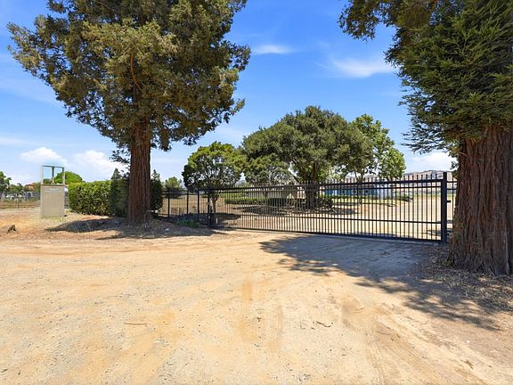 4th image of 3065 Pacheco Pass Hwy