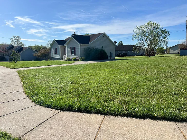 1705 Madison Ct — Photo 2