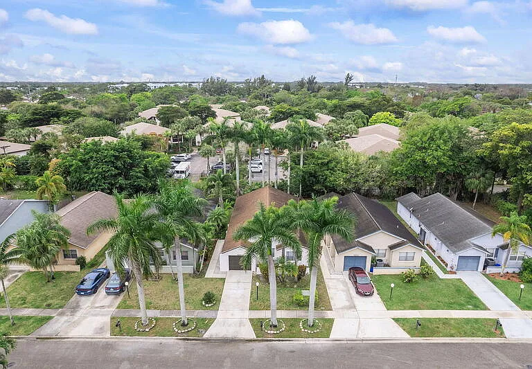 9180 Pine Springs Dr — Photo 29