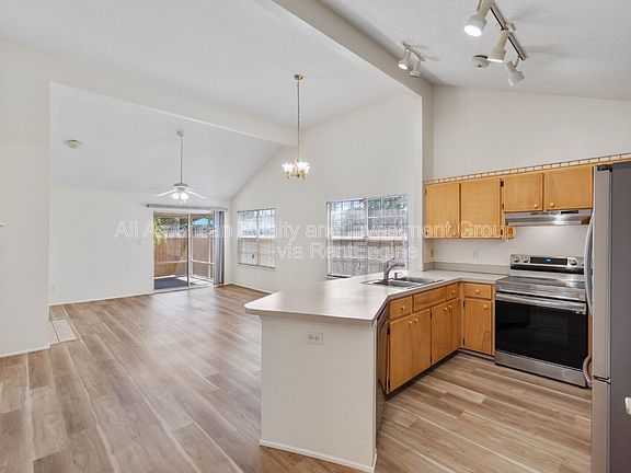 4th image of 510 Woodland Park Cir