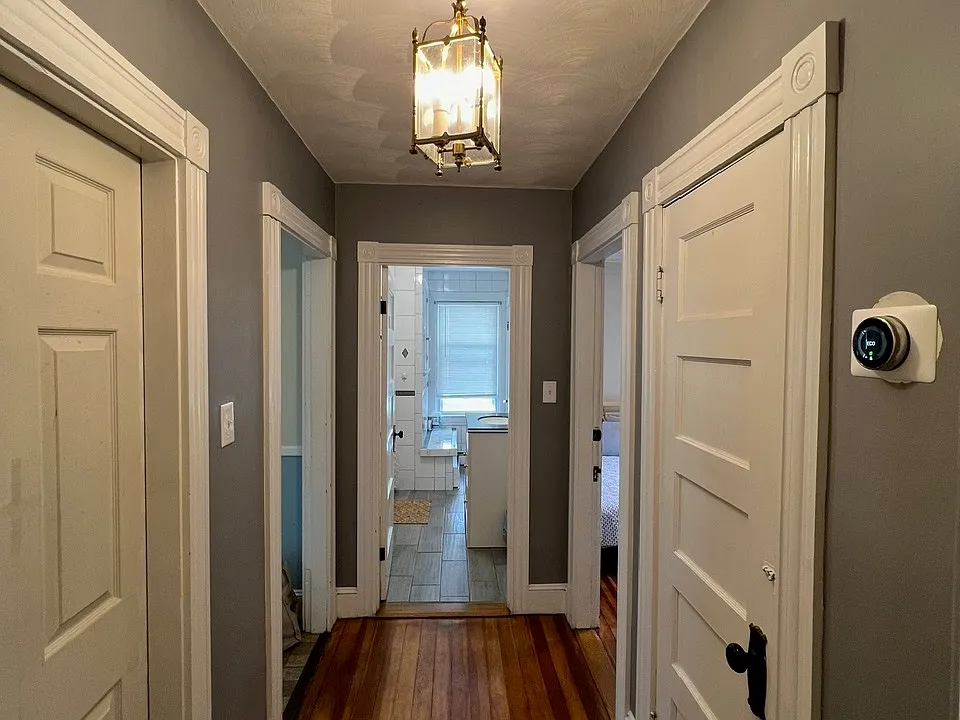 25 W Warwick Ave