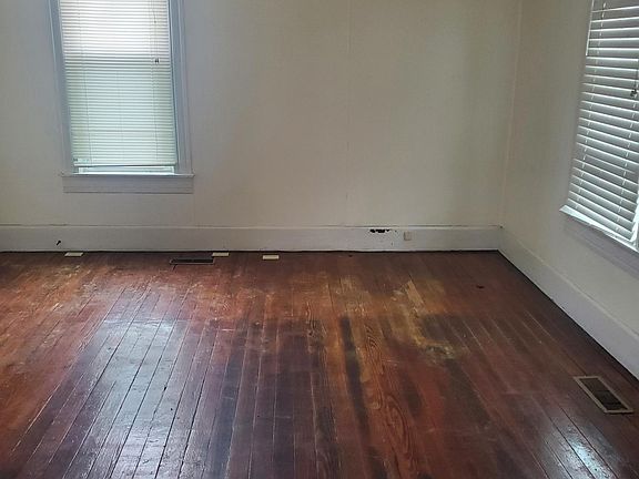 3rd image of 1025 Blaine Ave #1025