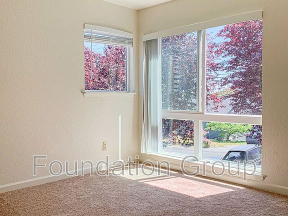 5th image of 916 N 104th St #B-303