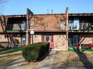 10640 Brooklodge Ln, Palos Hills, IL 60465