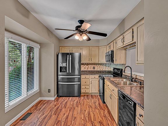 4th image of 3445 Londonderry Ct