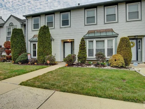 15 Heritage Sq, Sayreville, NJ 08872